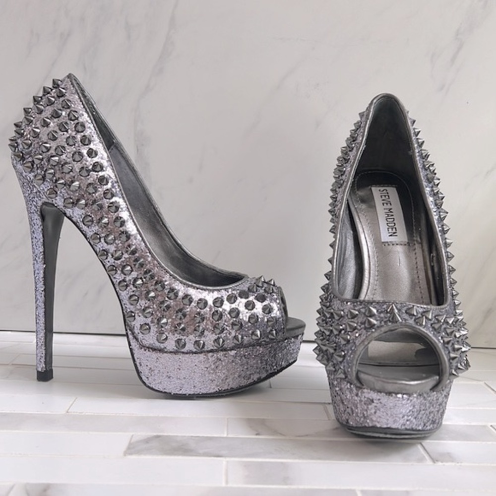 Steve Madden Pewter Metallic Spikes Pumps Size 6